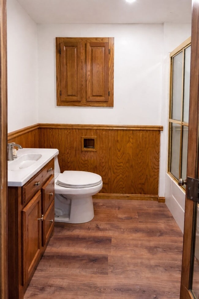 Building Photo - 748 S Hall St