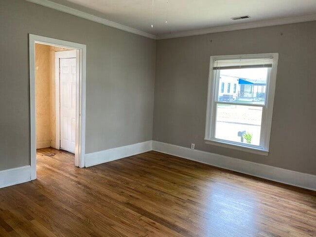 Building Photo - Germantown / Salemtown House for Rent!  2 Beds w/ extra rooms  + 2 full baths!