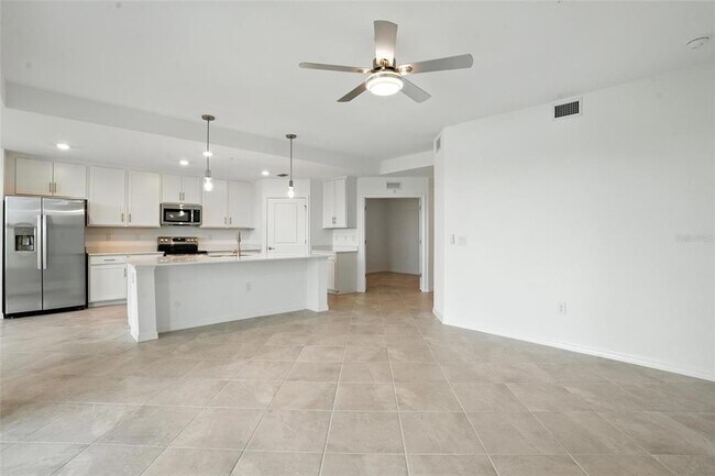 Building Photo - 14281 Heritage Landing Blvd