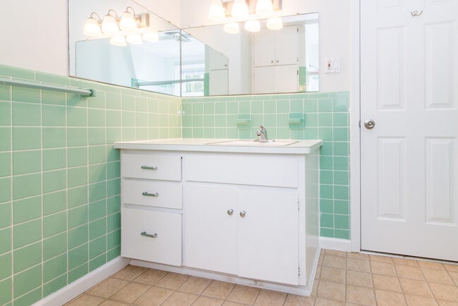 Building Photo - 6868 Crane Rd