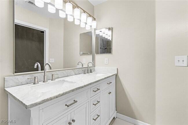 Building Photo - 10094 Poppy Hill Dr