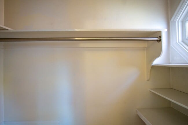 Building Photo - Charming 2-Story Irvington 2 Bedroom w/ Dishwasher & Hardwood Floors!!