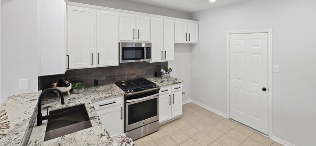Building Photo - 14 Valley Oaks Cir