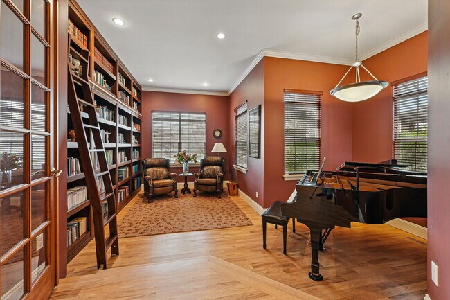 Building Photo - 8201 E 6th Ave