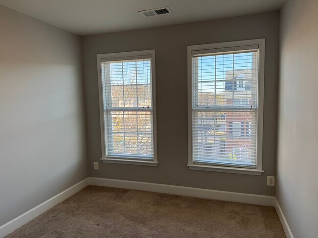 Building Photo - 14828 Potomac Branch Dr