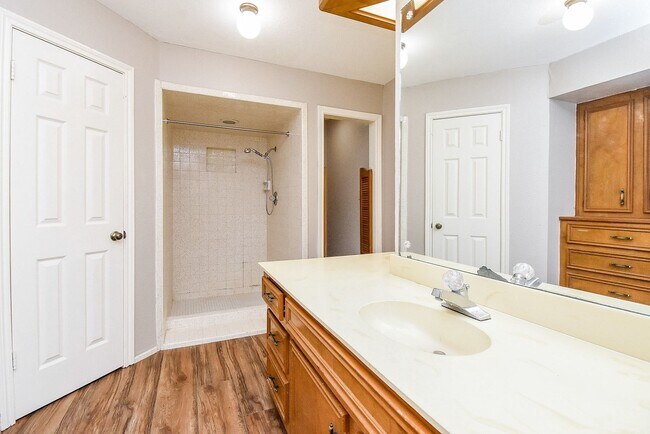 Building Photo - 15502 Rio Plaza Dr