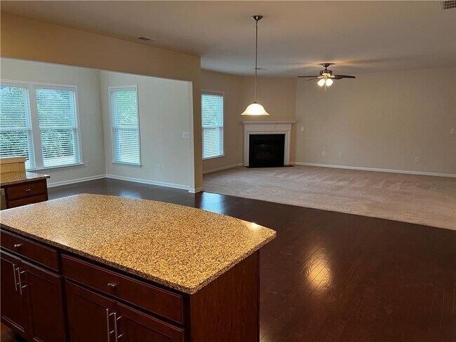 Building Photo - 701 Woodbridge Dr