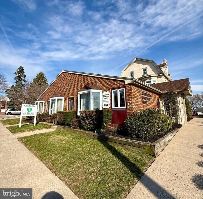 Building Photo - 815 Fayette St