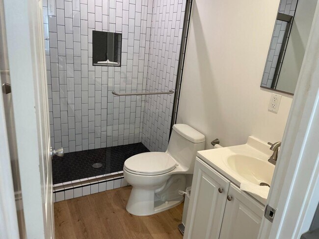 Building Photo - 5550 Sierra Vista Ave