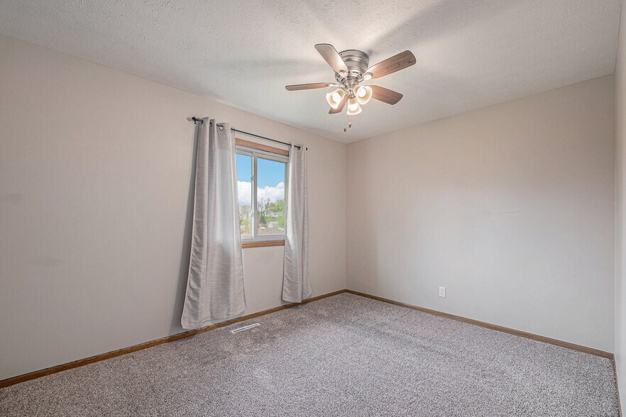 Building Photo - 14 Pinehurst Cir