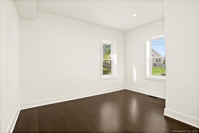 Building Photo - 28 Congress Ave