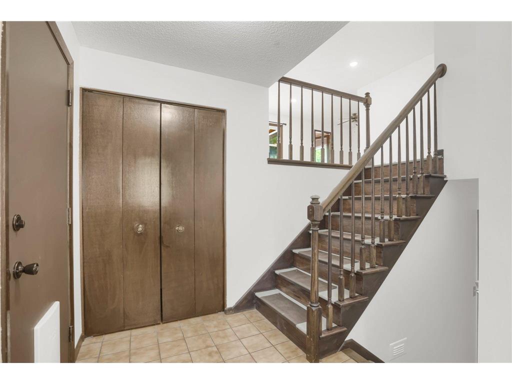 Building Photo - 9937 Deerwood Ln N