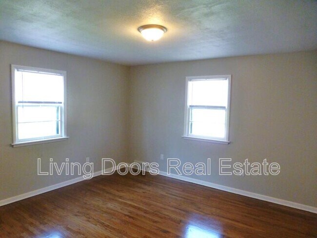 Building Photo - 3701 Lewis Ave