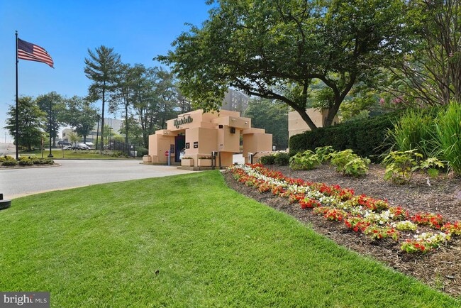 Building Photo - 5901 Mt Eagle Dr