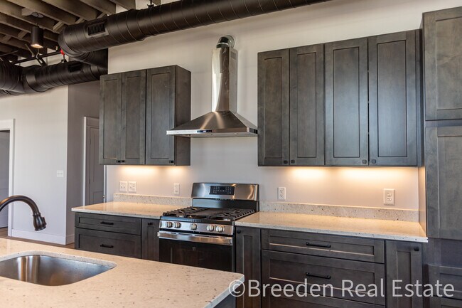 Building Photo - 100 W Union St