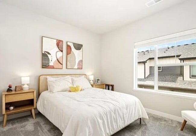 Building Photo - Elegant Townhome in Loveland