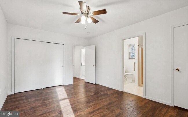 Building Photo - 715 Cooper Landing Rd