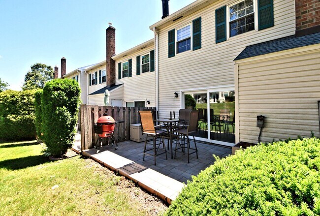 Building Photo - 615 Piedmont Ct