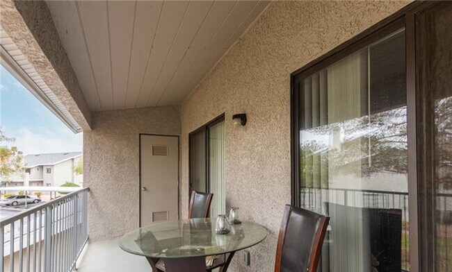 Building Photo - BEAUTIFULLY FURNISHED 2 BEDROOM CONDO