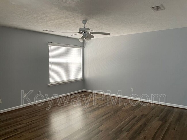 Building Photo - 830 Landing Dr