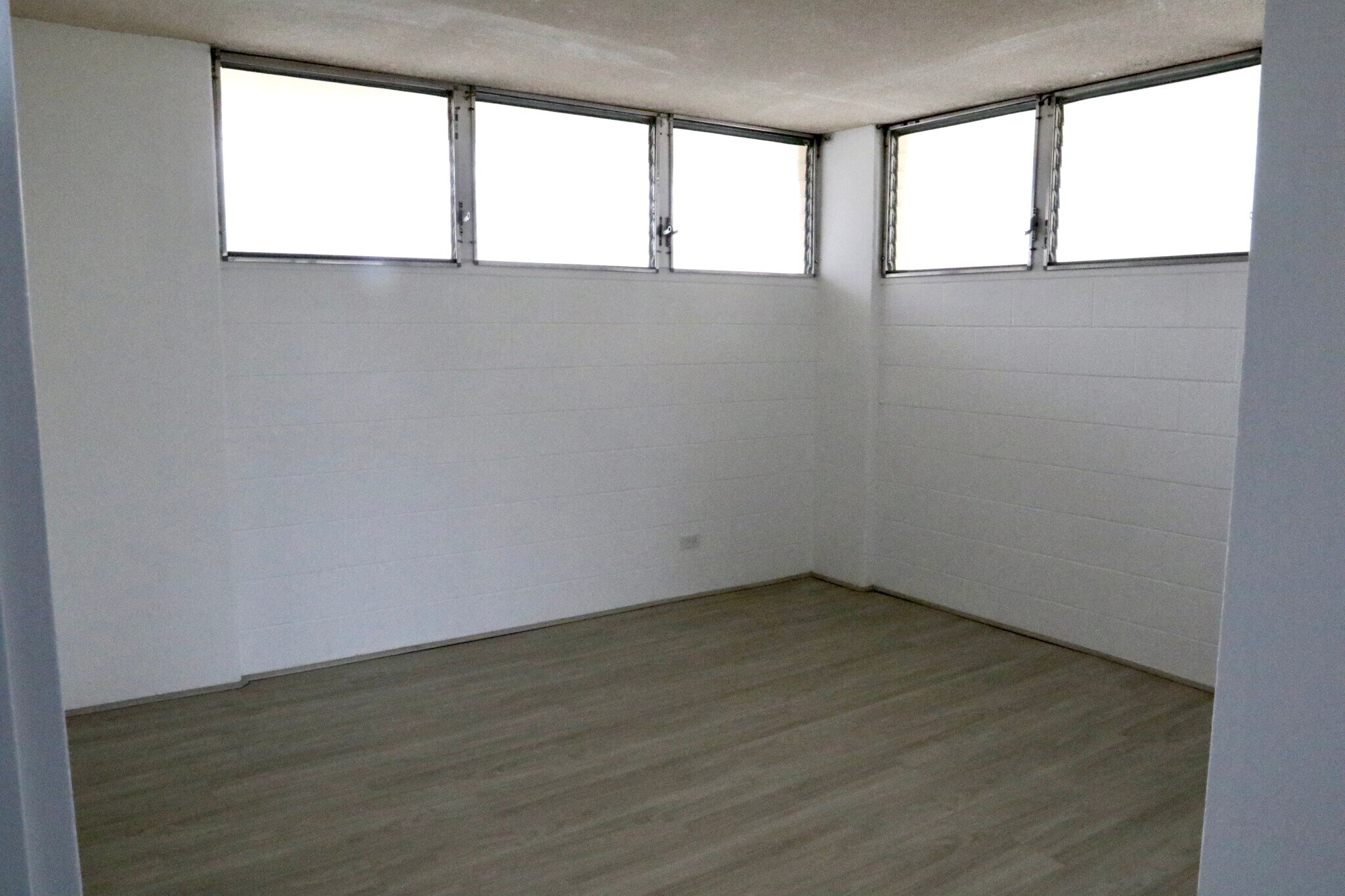 Building Photo - 1702 Kewalo St