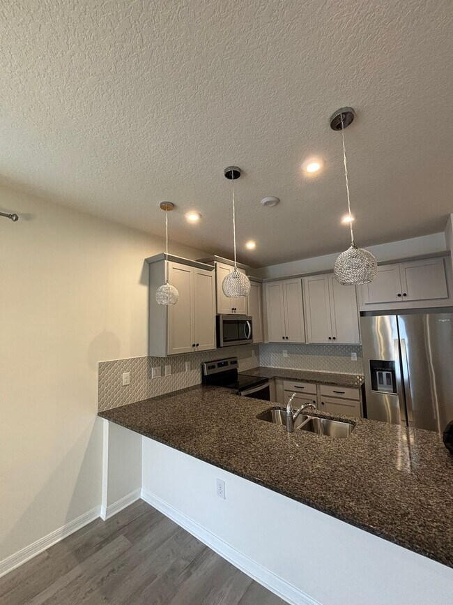 Building Photo - Modern 3/2.5 Townhouse located in the Tapestry Community of Kissimmee