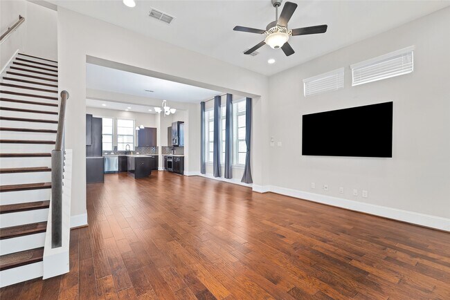 Building Photo - 5451 Larkin St