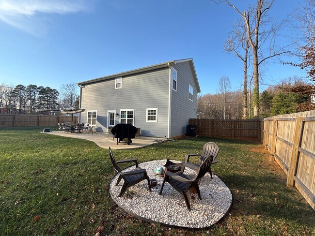 Building Photo - T.R. Lawing Realty Property