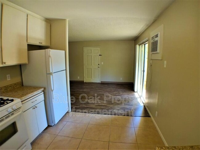 Building Photo - 346 Hickory St