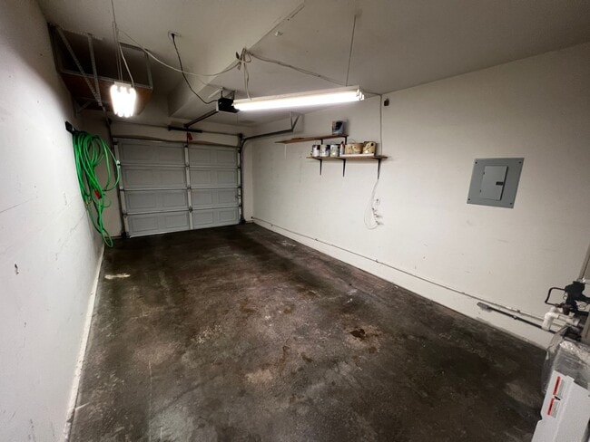 Building Photo - DuPont, 2 bedroom, 2 bath condo with A/C