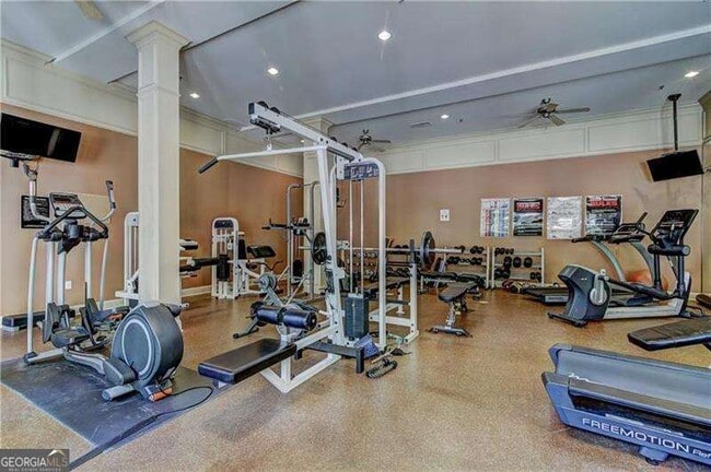 Building Photo - 5510 Glenridge Park NE