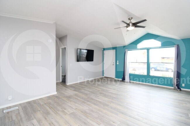 Building Photo - 9721 E Empress Ave