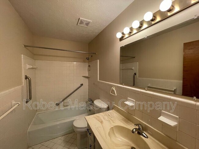 Building Photo - 2853 Grinstead Dr