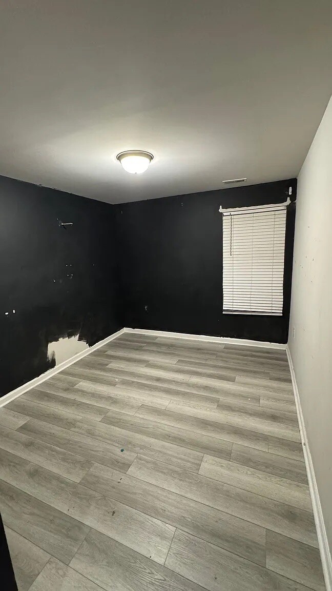 Building Photo - Room in Townhome on Joneshaven Dr