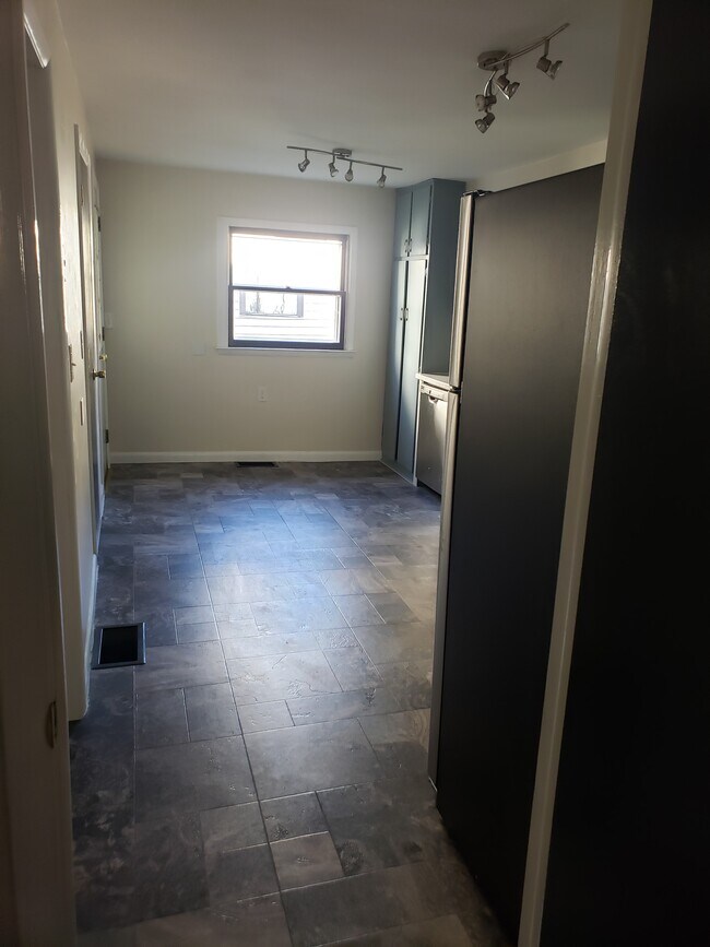 Building Photo - 38 N Fulton St