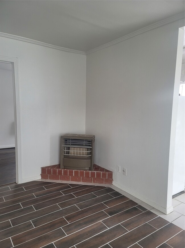 Building Photo - 1914 Binz St