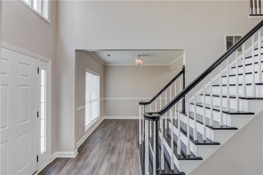 Building Photo - 3895 Kingsbrook Blvd