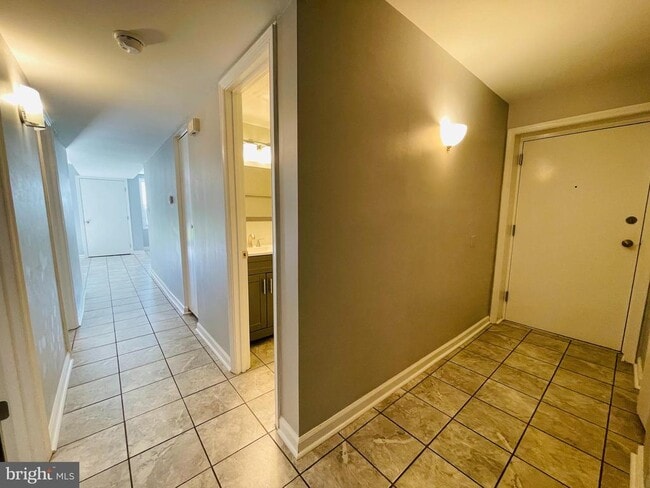 Building Photo - 202 Chesterfield Ln
