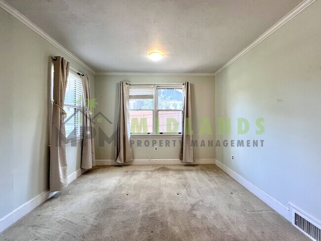 Building Photo - 2417B Clark Street