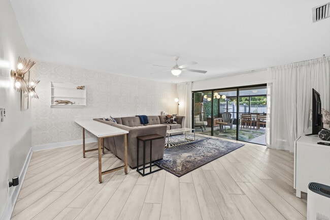 Building Photo - 13400 Bedford Mews Ct