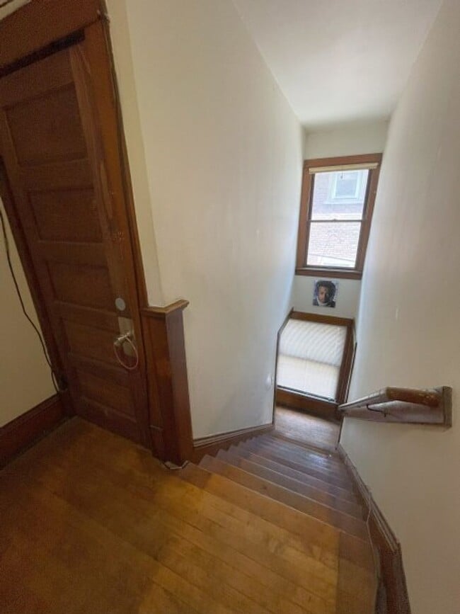 Building Photo - 147 Lathrop St