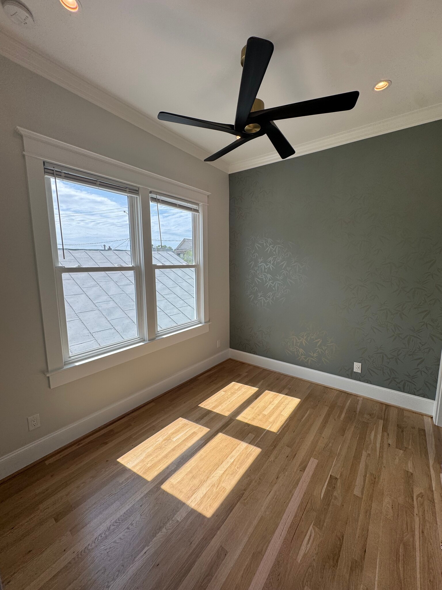 Building Photo - 688 King St