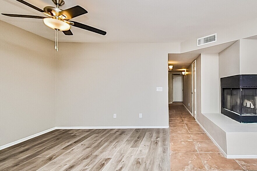 Building Photo - 7880 S Castle Bay St