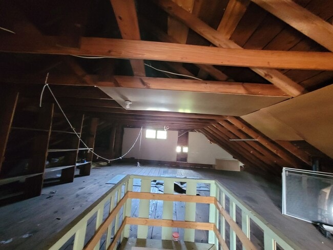 Building Photo - 2 BR across from Johnson Street School