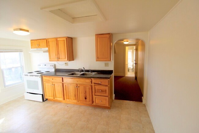 Building Photo - Studio apartment next to EMU for rent! - 1131-A Shenandoah St.
