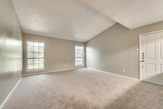 Building Photo - 9666 Scyene Rd