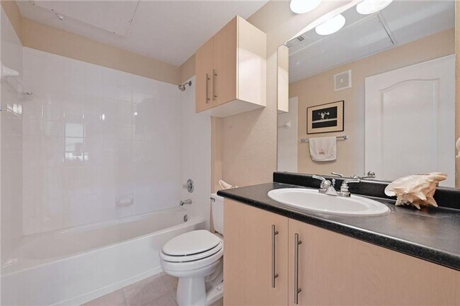 Building Photo - RARE FIND ALICANTE CONDOMINIUMS - 3 BEDROOMS / 3 BATHROOMS