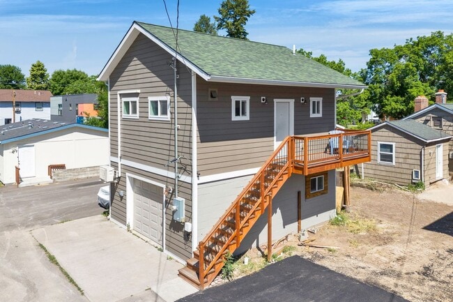 Building Photo - Modern One-Bedroom Above-Garage Apartment in Central Missoula