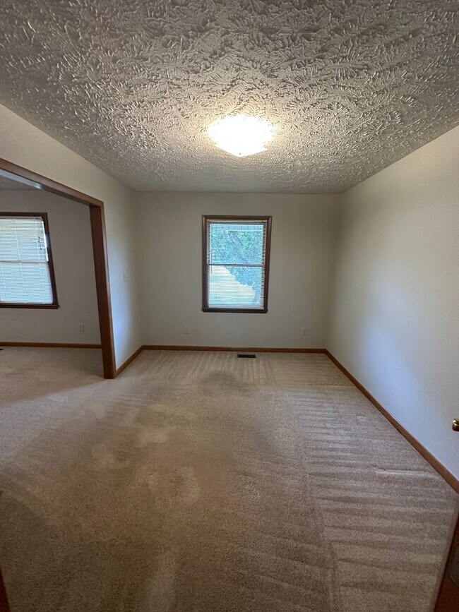 Building Photo - 8516 Amish Dr