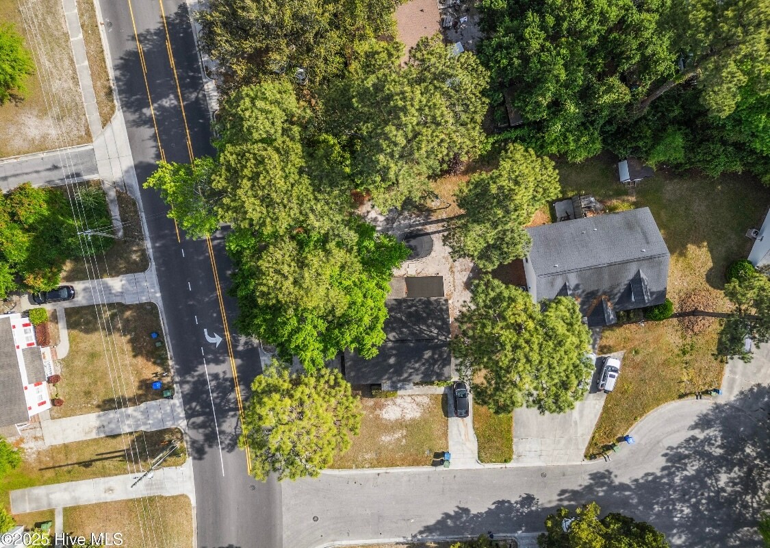 Building Photo - 321 Lennon Dr